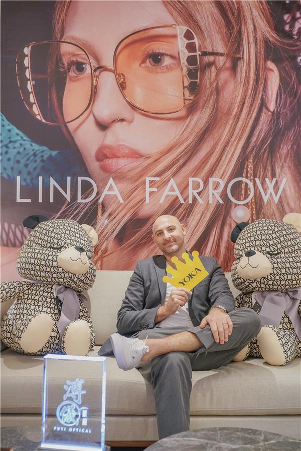 մ(Linda Farrow)ƷִгܼSimon Jablon ͼƬԴYOKAʱ